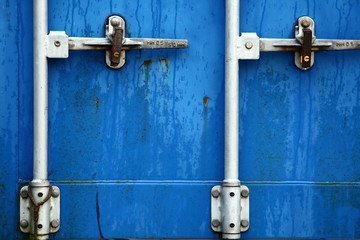 Closures used in transport containers.