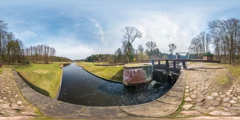 Photo sur Plexiglas Canal panorama 360 angle view near gateway lock sluice construction on river, canal for passing vessels at different water levels. Full spherical 360 degrees seamless panorama in equirectangular projection