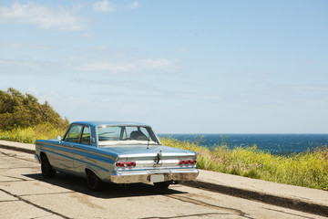 Obraz na płótnie Canvas Old car on the ocean, California, USA.
