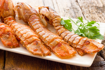 Mantis shrimps tomatoes