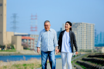 中高年男性と介護