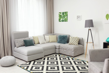 Fototapeta na wymiar Beautiful room interior with comfortable sofa