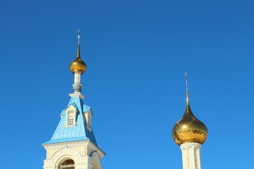 Fototapeta na wymiar Golden domes of the church. Countryside. Close-up.