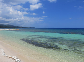 Fototapeta premium Relaxing beach and ocean view Montego Bay Jamaica