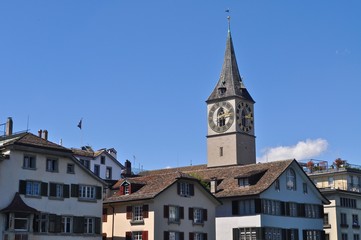Fototapeta na wymiar Kirchturm / Kirche St. Peter im Zentrum der Stadt Zürich, Schweiz