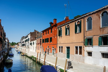 Fototapeta na wymiar VENICE, ITALY - May 18, 2017 : street view of old buildings in Venice, ITALY