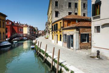 Fototapeta na wymiar VENICE, ITALY - May 18, 2017 : street view of old buildings in Venice, ITALY