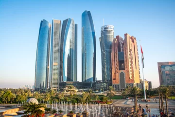 Fotobehang Uitzicht op de stad Abu Dhabi, Verenigde Arabische Emiraten © Bojan