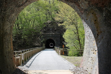 トンネルの出口
