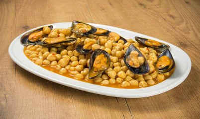 Garbanzos con mejillones