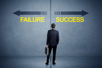 Obraz premium Businessman standing in front of success and failure arrow concept on grungy background