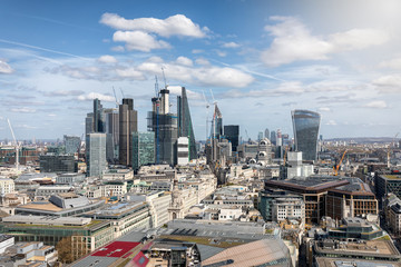 Panorama der City von London, Finanzzentrum und Börsensitz, an einem sonnigen Tag