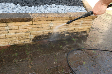 Exterior cleaning and building cleaning with high pressure water jet
