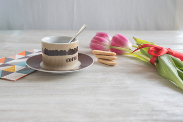 Desayuno con tulipanes