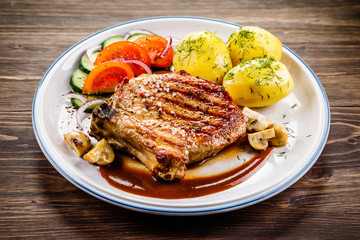 Grilled beefsteak with boiled potatoes and vegetables