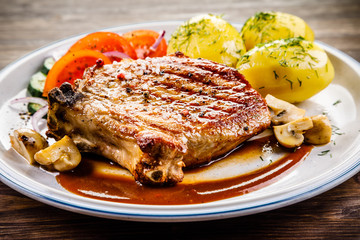 Grilled beefsteak with boiled potatoes and vegetables