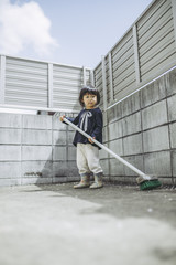 掃除をする子供