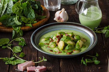 Gnocchi with bacon and basil spinach sauce