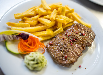 Rumpsteak mit Pommes