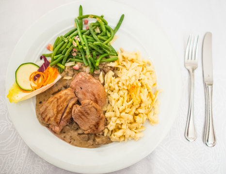 Schweinelende mit Sp&auml;tzle (Schweinemedaillons)
