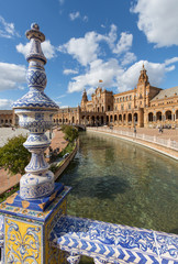 Fototapeta premium Detalle de la Plaza de España de Sevilla en formato vertical