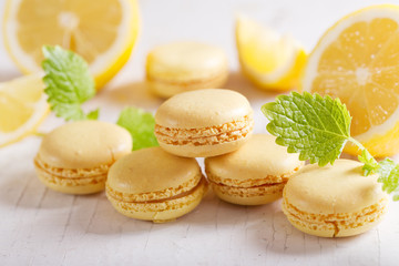 lemon macaroons with fresh fruits and mint
