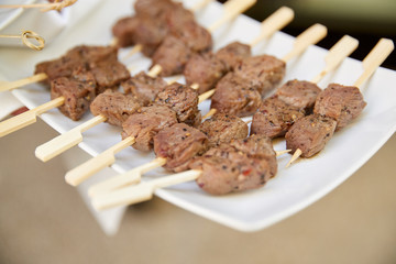 Filetwürfel auf Spieße 