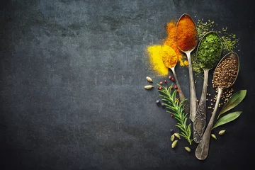 Foto auf Alu-Dibond Various herbs and spices on dark background © Alexander Raths