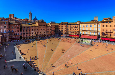 Aerial view of Siena, Campo Square (Piazza del Campo) in Siena, Tuscany, Italy - obrazy, fototapety, plakaty