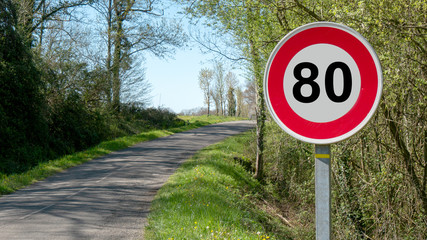 limit speed at 80 km/h on the french  roads