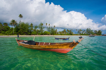 Obraz na płótnie Canvas traditional boat at sea, Tanjungpinang, Indonesia