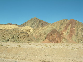 Skalny łańcuch górski w masywie Synaju, Egipt