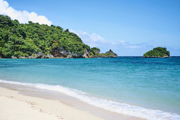 Fototapeta na wymiar Ilig Iligan idyllic beach in Boracay, Philippines