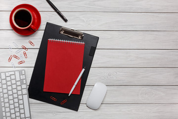 Naklejka premium white desk boards folder red notepad cup of coffee clock paper clips keyboard mouse workflow