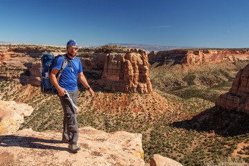 Fototapeta na wymiar Hiker is sitting on the cliff in Colorado National monument, USA