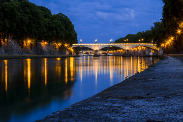 Fototapeta premium lungotevere_ora_blu