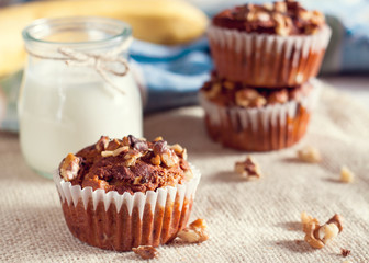 Banana-nut muffins with chocolate
