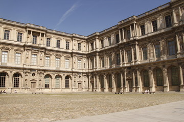 Fototapeta na wymiar Cour carrée du Musée du Louvre à Paris