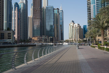 Fototapeta na wymiar The tower blocks that dominate Dubai Marina