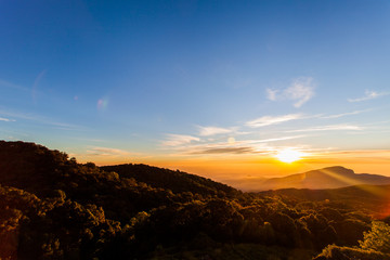 Naklejka premium colorful dramatic sky with cloud at sunset.