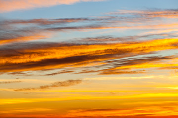 Obraz premium colorful dramatic sky with cloud at sunset.