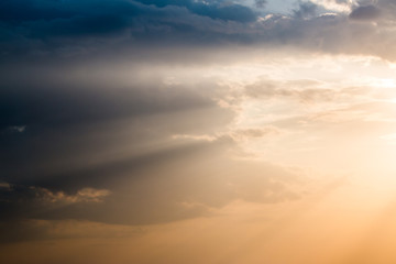 Obraz premium colorful dramatic sky with cloud at sunset.