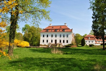 Fototapeta na wymiar Pałac w Kraskowie