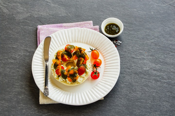 Pesto sauce bruschetta