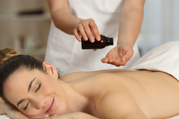 Fototapeta na wymiar Massage therapist applying product