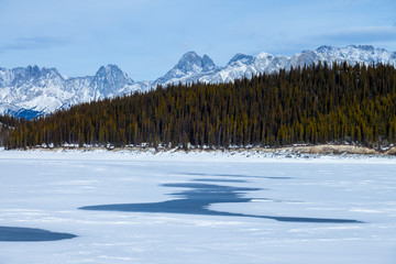 Fototapeta na wymiar Frozen Upper Kananaskis Lake in Peter Lougheed Provincial Park, Kananaskis, Alberta, Canada