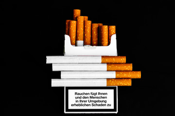 Zigarettenschachtel mit Warnhinweis