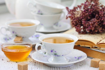 Obraz na płótnie Canvas Cup of herbal tea and flowers