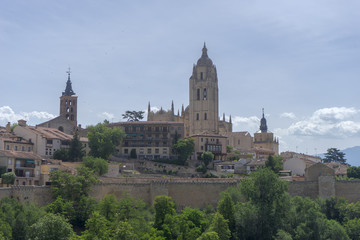 Fototapeta premium Vistas de la ciudad medieval de Segovia, España