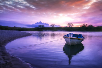 Obraz premium Boat stop on sea at sunset.